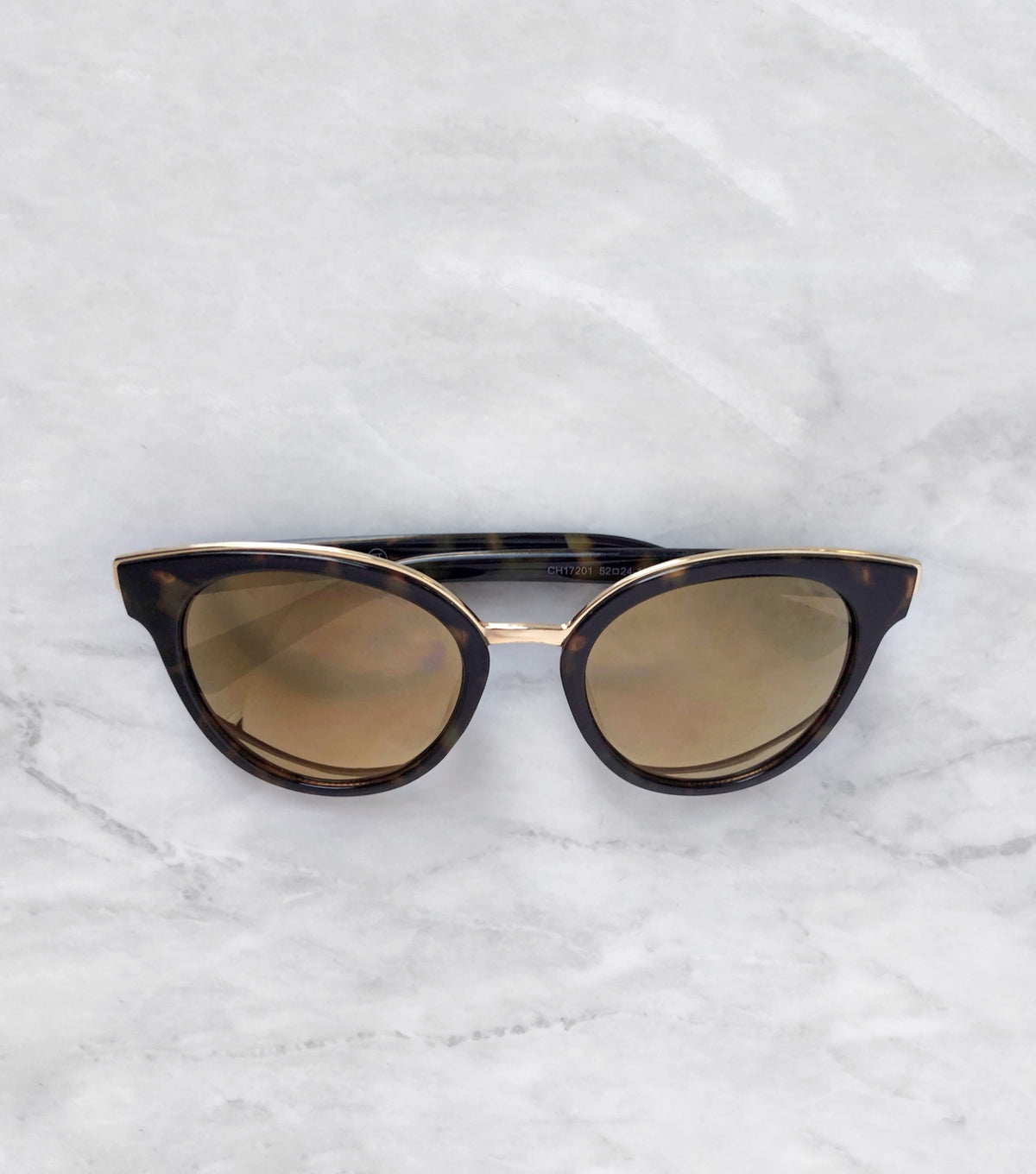 Classic tortoise cat eye sunnies